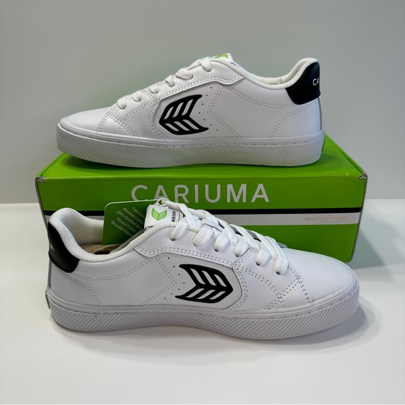 NEW Cariuma SALVAS White Leather Black Logo Sneaker - Picture 2 of 7